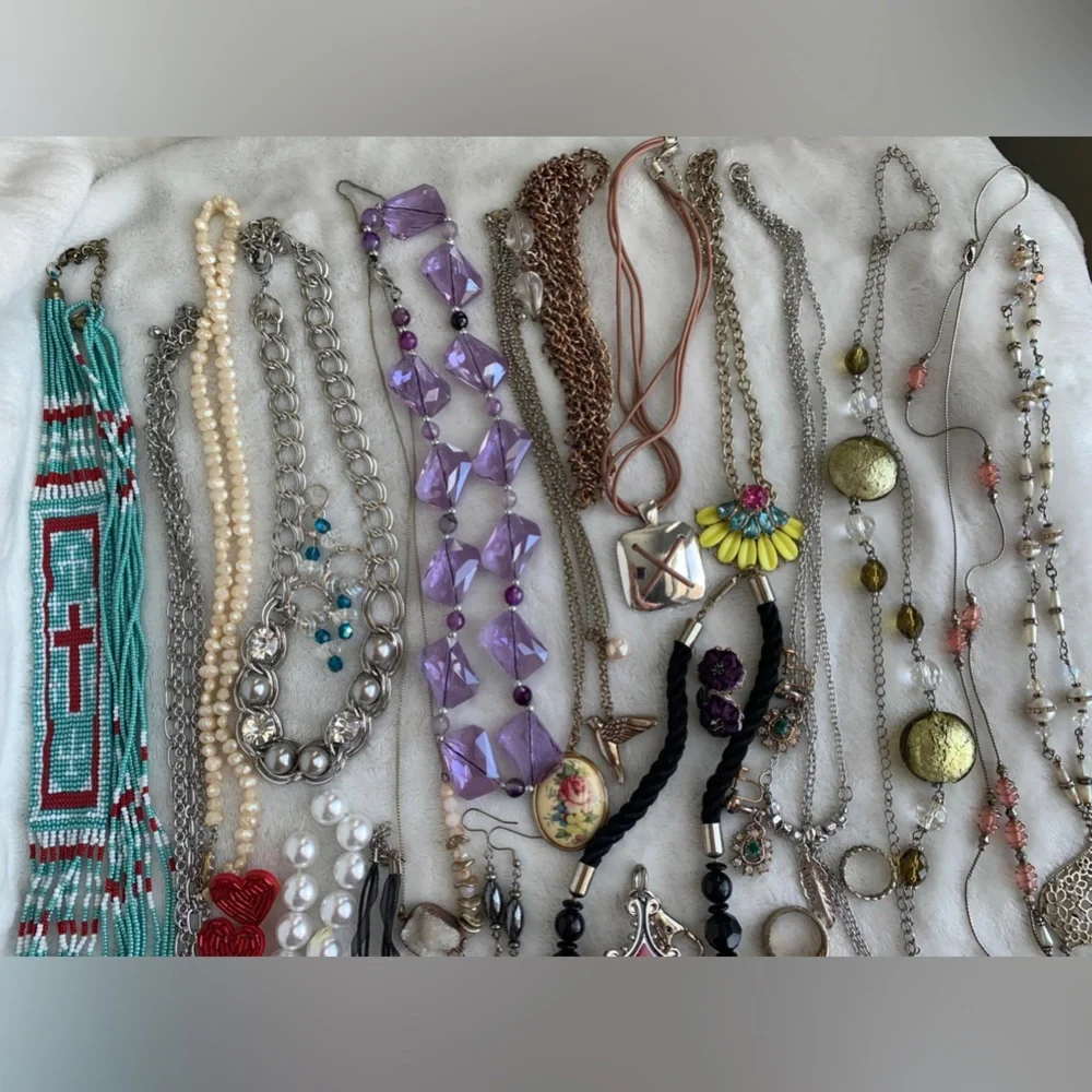 53 Piece Vintage & Designer Jewelry Lot – Icing, Chico's, Juicy Couture - Picture 4 of 6